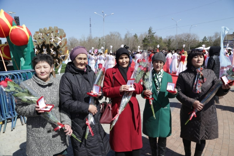 В Казахстане начали выдавать жилье многодетным семьям  