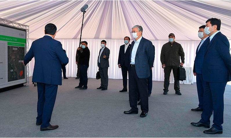 Президент РК посетил солнечную электростанцию в Акмолинской области  