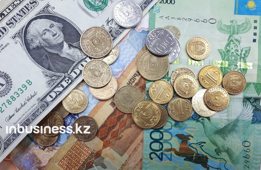 В январе казахстанцы купили иностранной валюты на 163,4 млрд тенге  