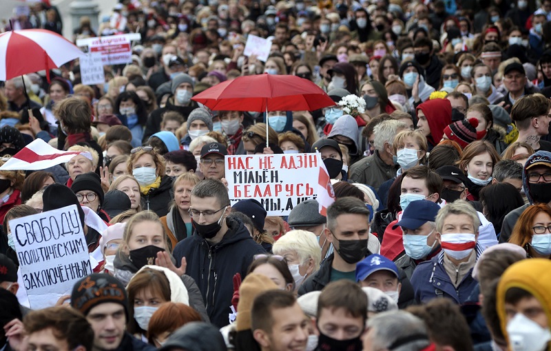 Пейнтбольные ружья пустили в ход в Минске против "цепочек протеста"   
