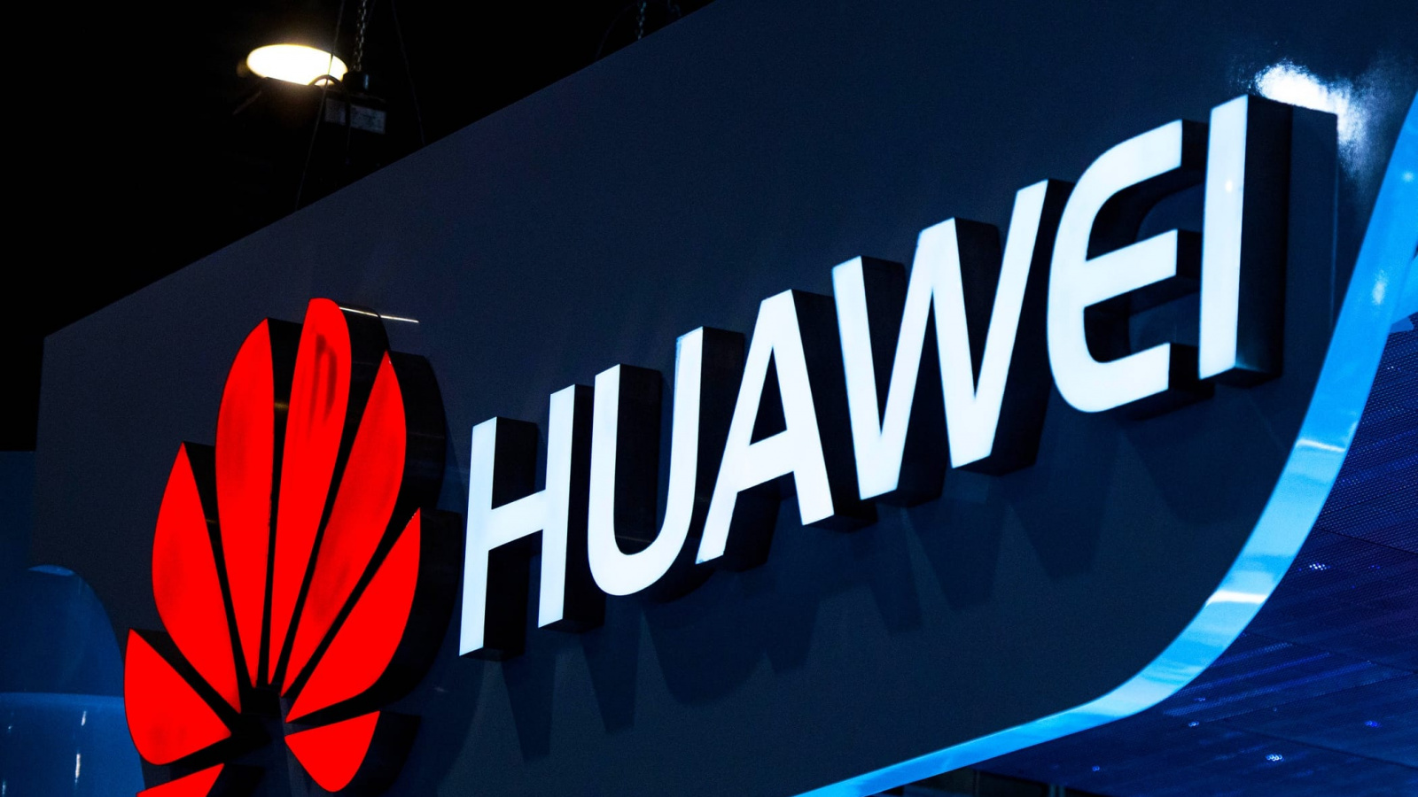 Белый дом предлагает отсрочить введение ограничений на деятельность Huawei  
