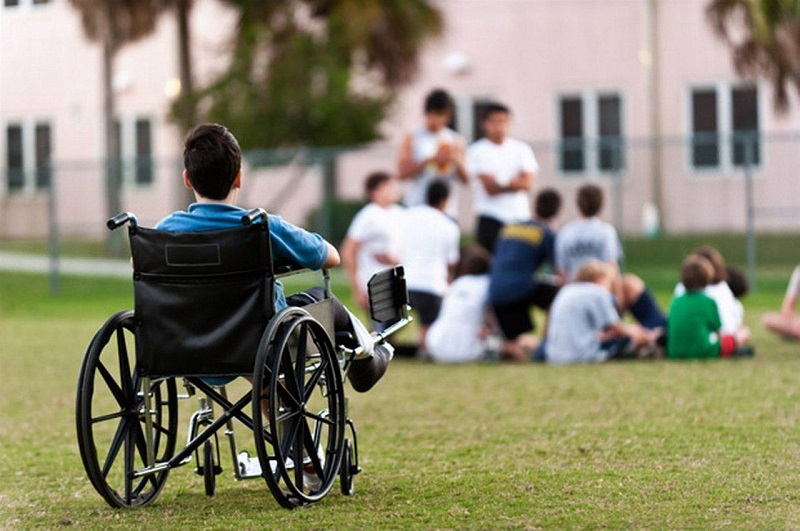 Мажилисмены попросили разработать новую программу поддержки детей-инвалидов  