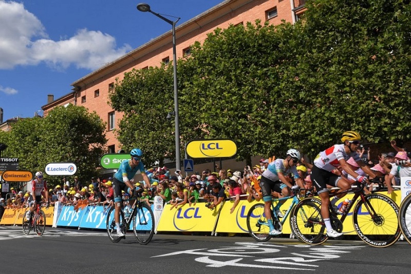 Десятый этап "Тур де Франс" стал трудным испытанием для команды "Астана"   