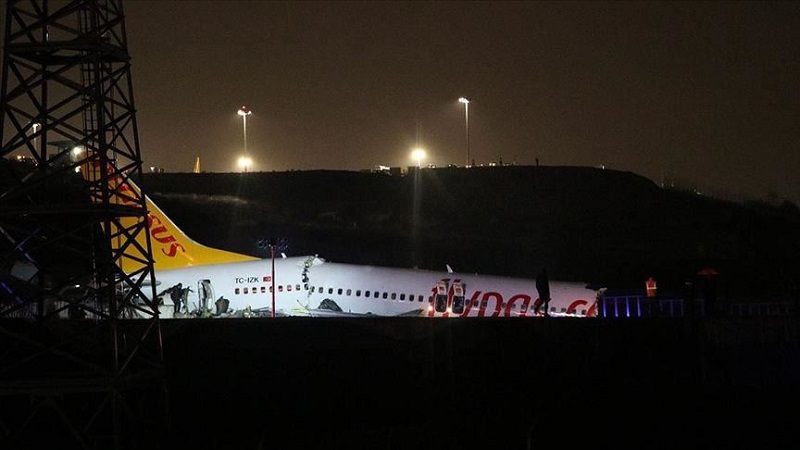 Число жертв жесткой посадки самолета в Стамбуле достигло трех  