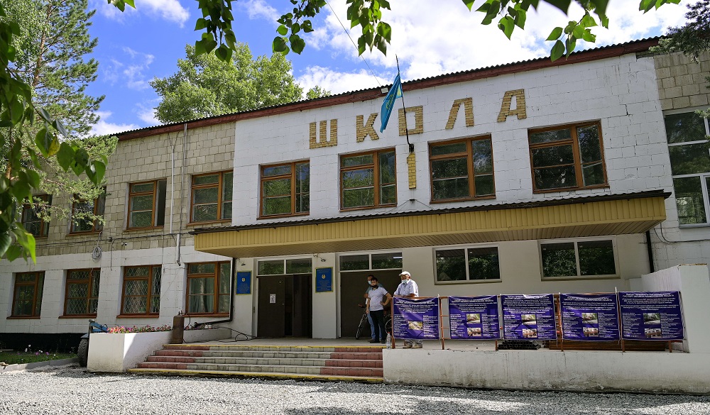Павлодарским школьникам придется ютиться по чужим углам  