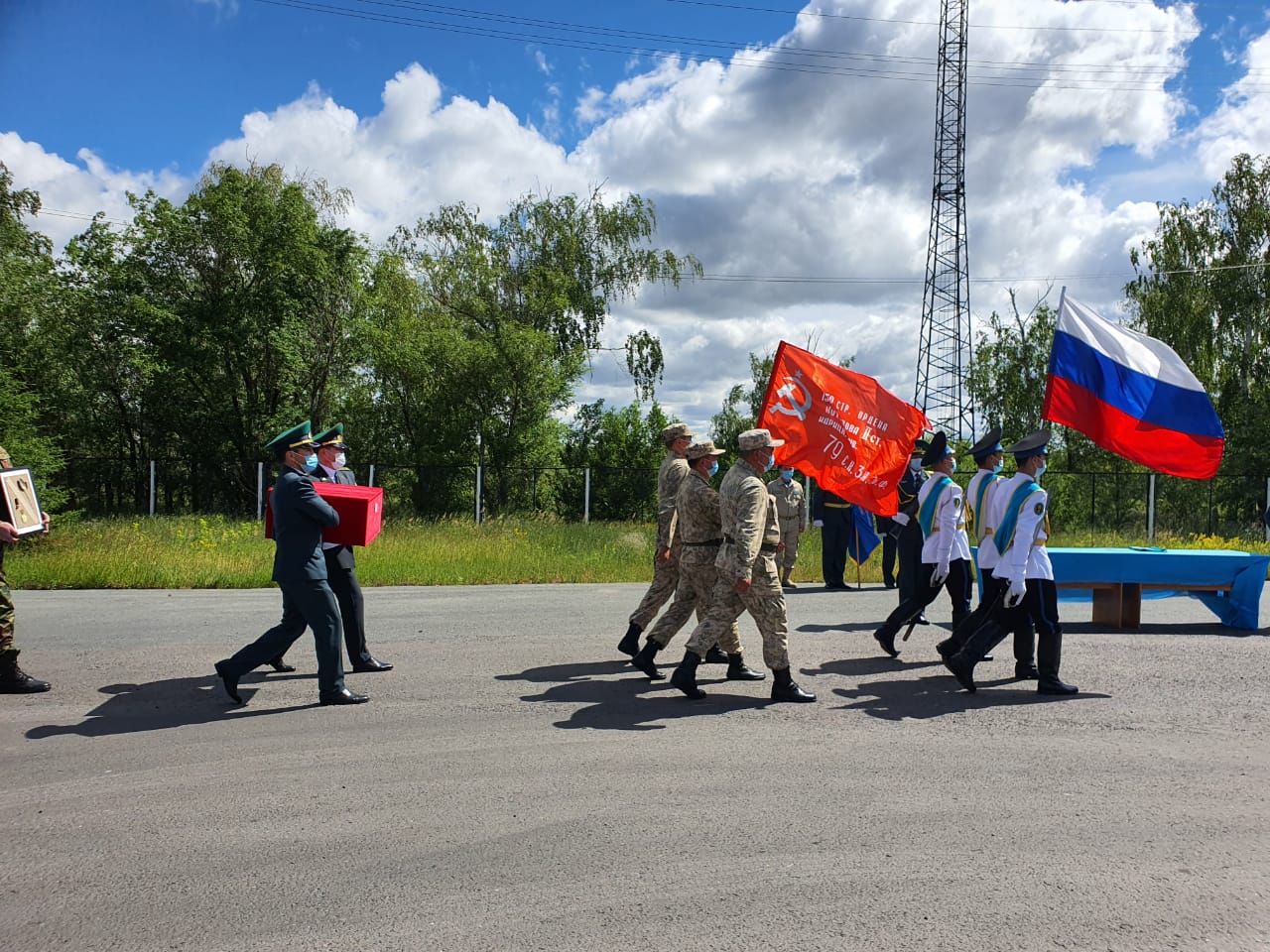 Солдат вернулся с войны  