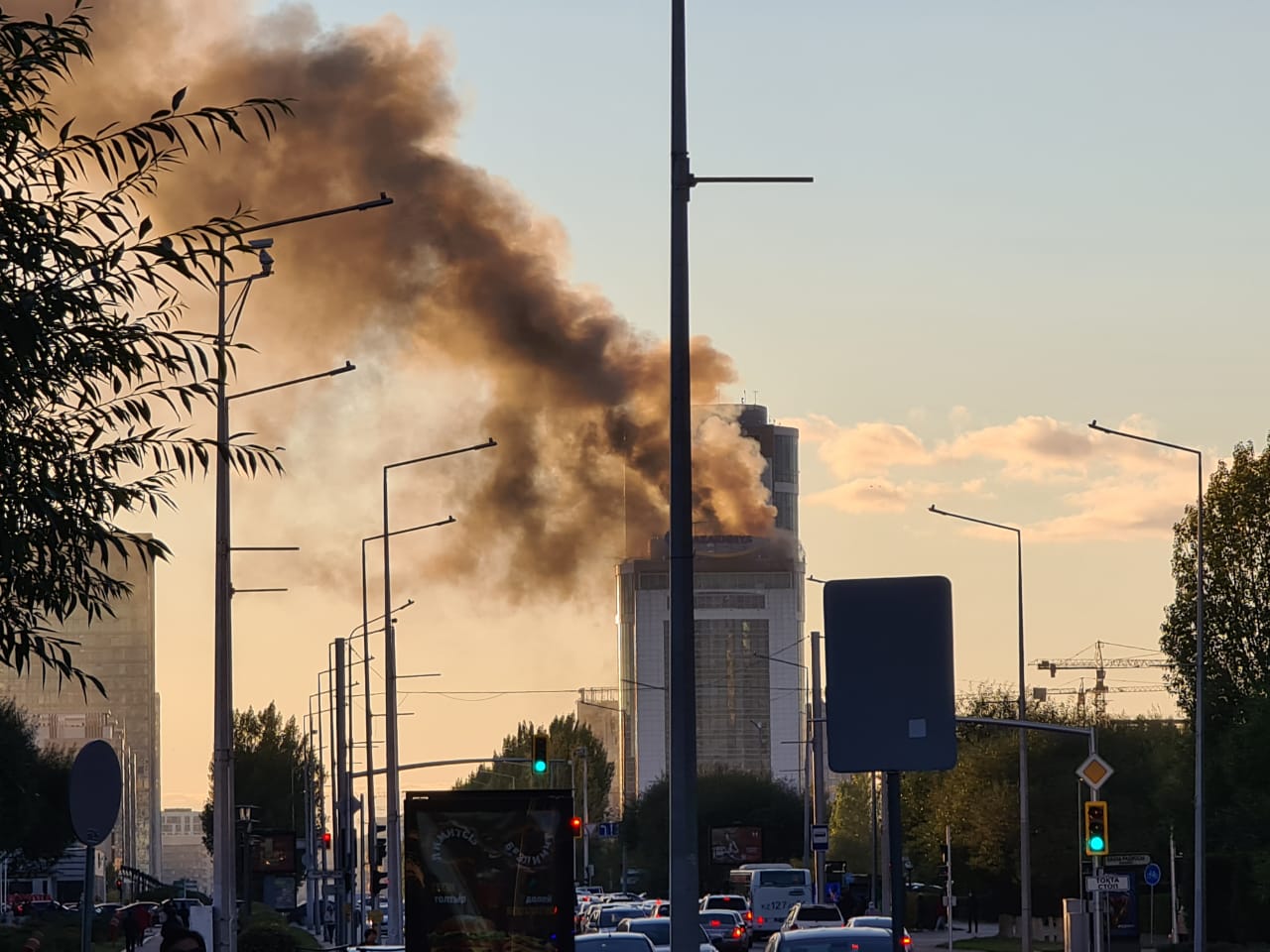 В Нур-Султане горит здание «Казахмыса». Видео