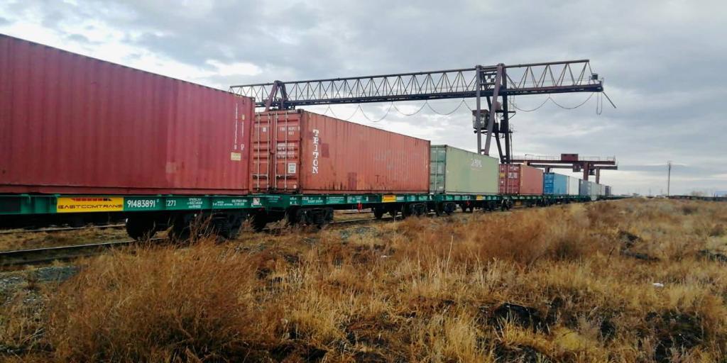 Пилотный контейнерный поезд с казахстанской зерновой продукцией отправился в КНР 