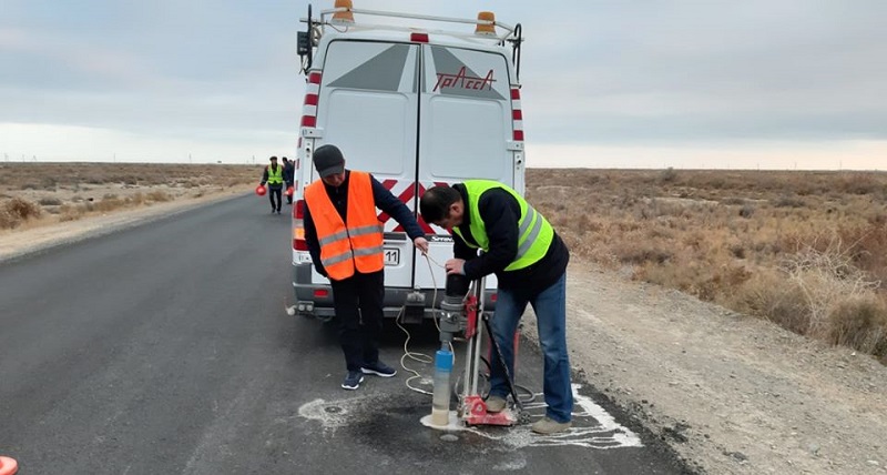 Дорога в Кызылординской области ремонтируется с нарушениями   