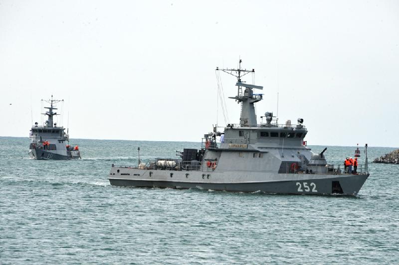 Военные корабли Казахстана и России выполнили стрельбы на учениях в Каспийском море  