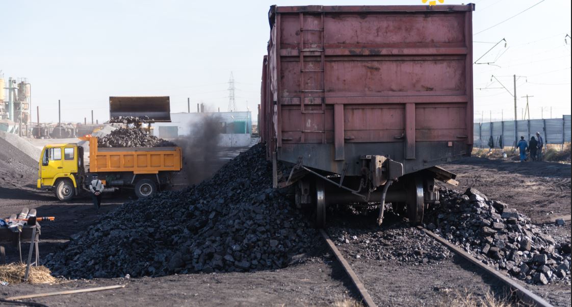 Мужчина угрожал самосожжением в очереди за углем в Усть-Каменогорске  