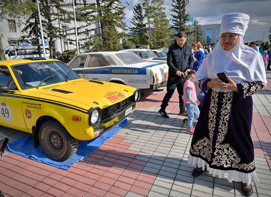 «Бейжің-Париж» халықаралық ретро раллиі Қазақстанға келді 