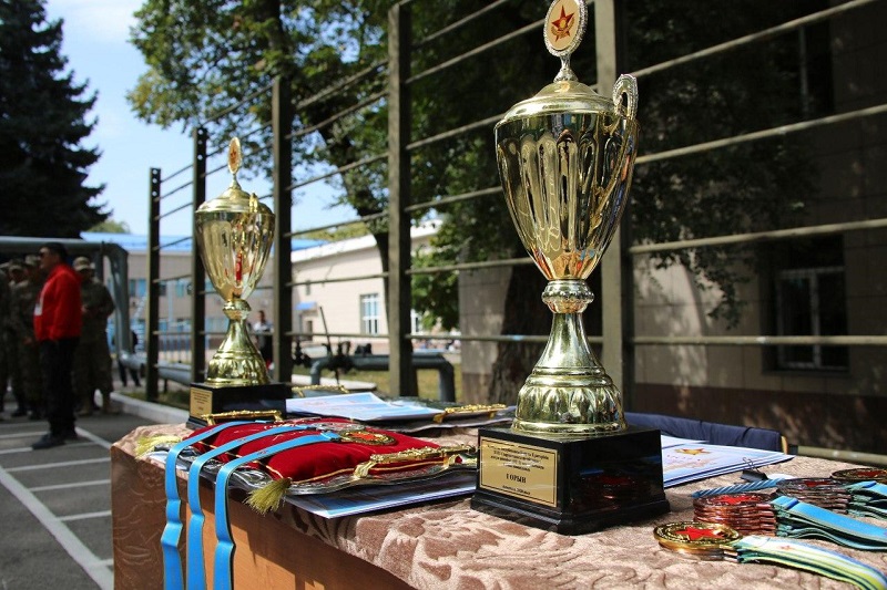 В Алматы на базе ЦСКА проходят чемпионаты по офицерскому и военному троеборью  