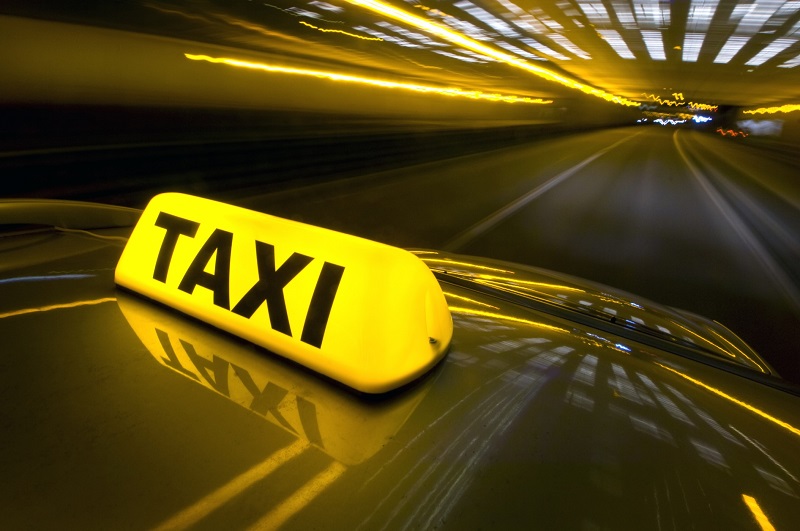 В Алматы нашли таксиста, обманувшего пассажира на 33 тысячи тенге  
