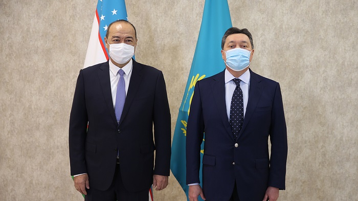 Қазақстан мен Өзбекстан премьер-министрлері халықаралық сауда-экономикалық ынтымақтастық орталығын құру мәселелерін талқылады 