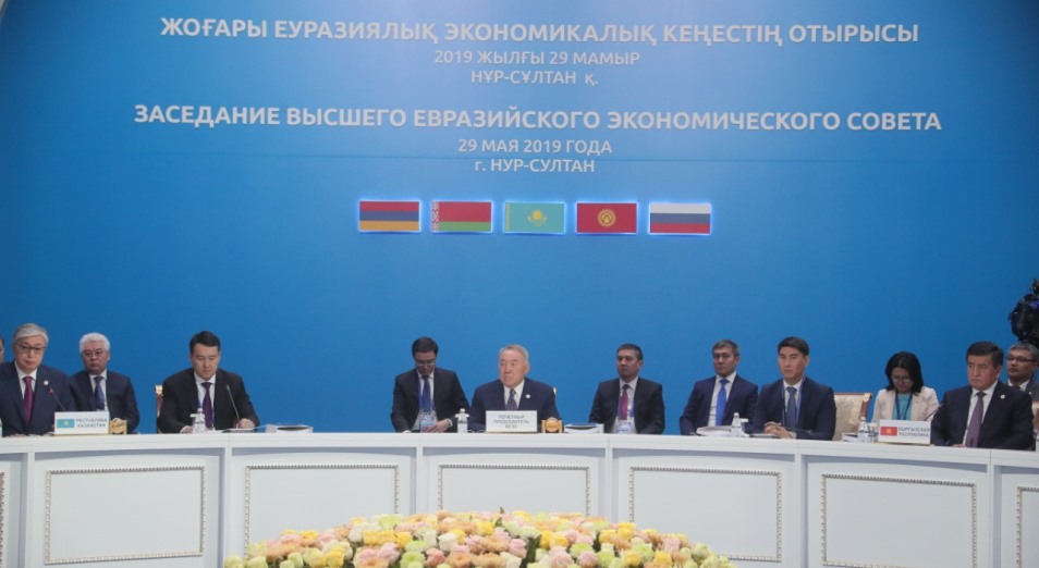 Нурсултан Назарбаев предложил коллегам по ЕАЭС создать концерн 