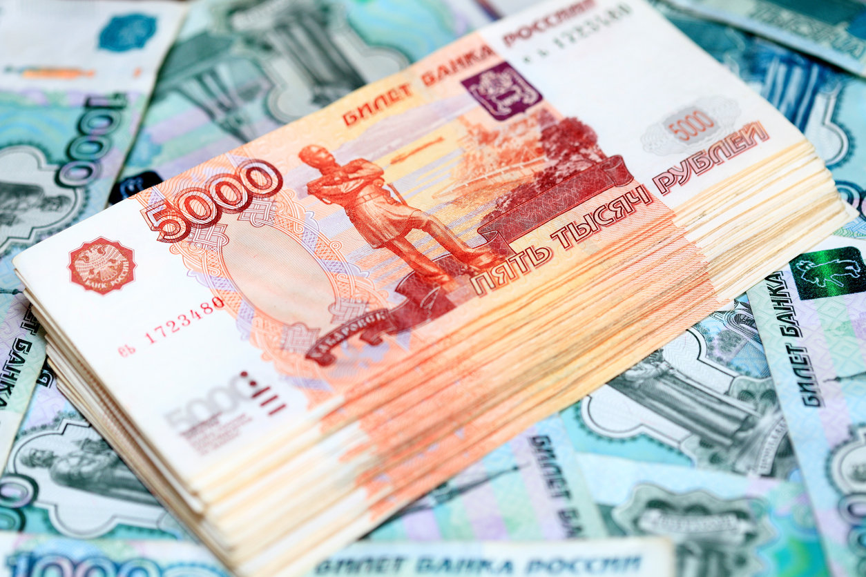 Российский рубль продолжил укрепляться  