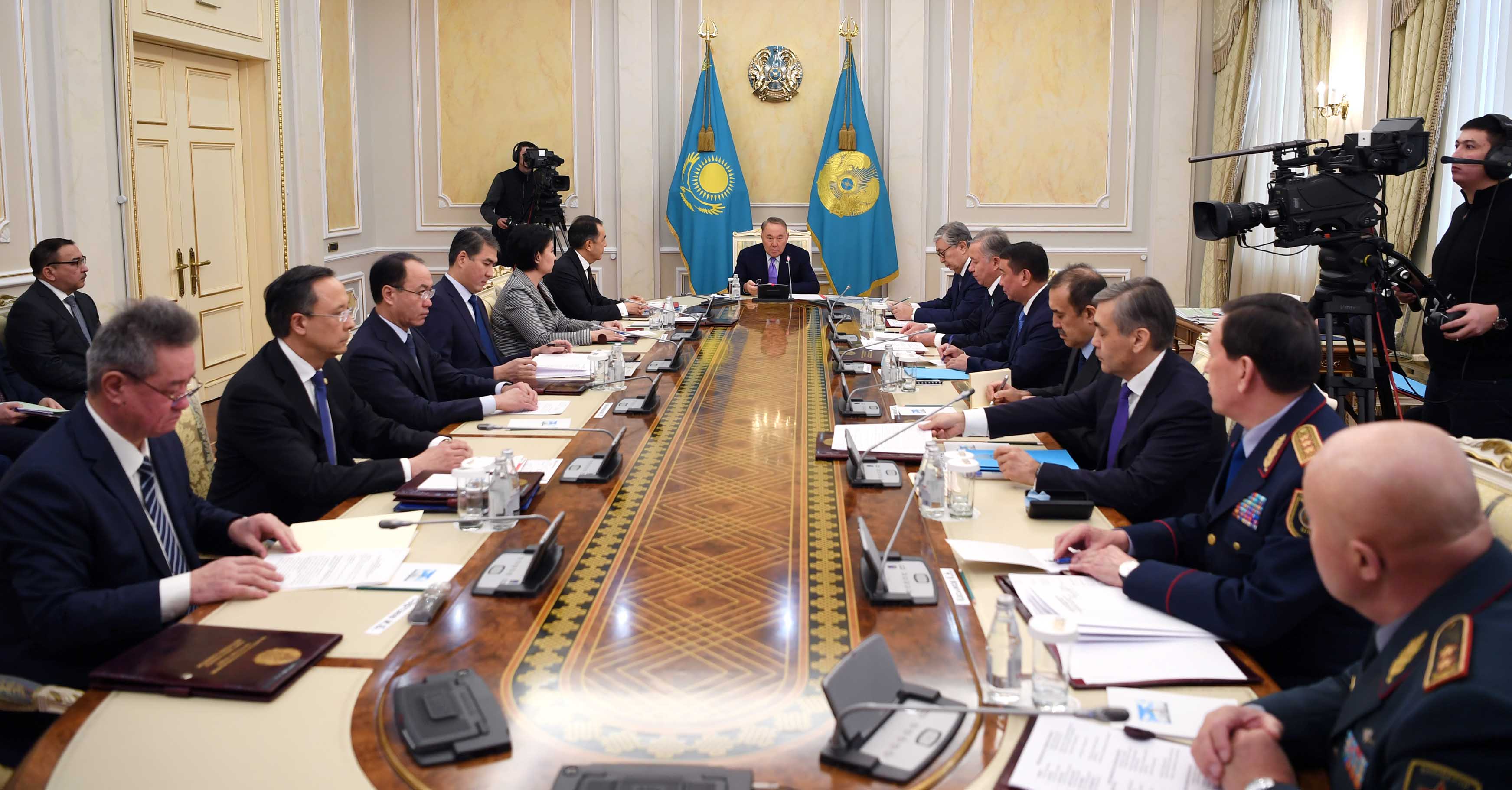 Совбез Казахстана обсудил вопросы безопасности страны в условиях международных санкций 