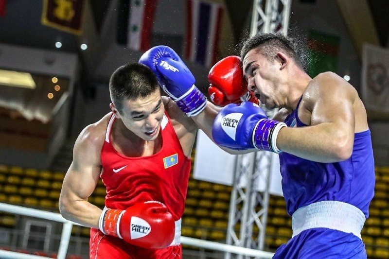 Чемпион Азии по боксу Бек Нурмаганбет перешел в профи