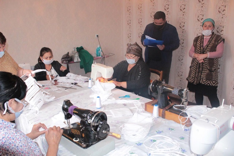 Учителей Сайрамского района Туркестанской области заставляли шить маски  