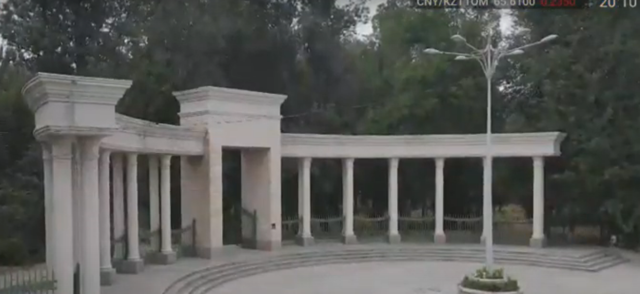 В Таразе заброшен старинный парк