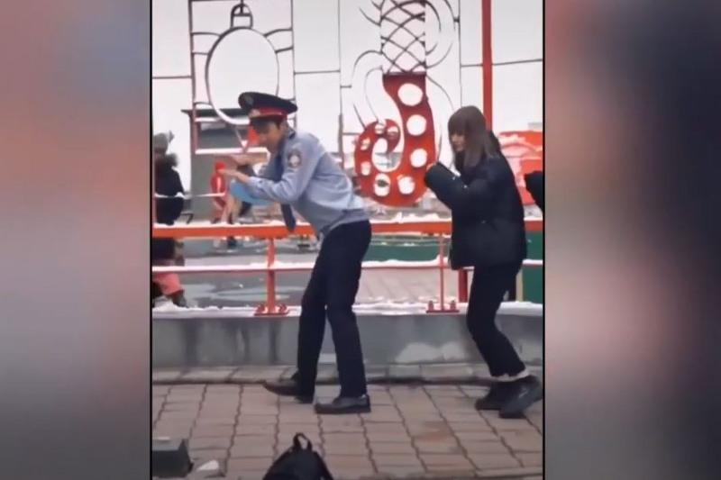 Полиция киімін киіп TikTok-қа түскен алматылық жазаланды (Видео)