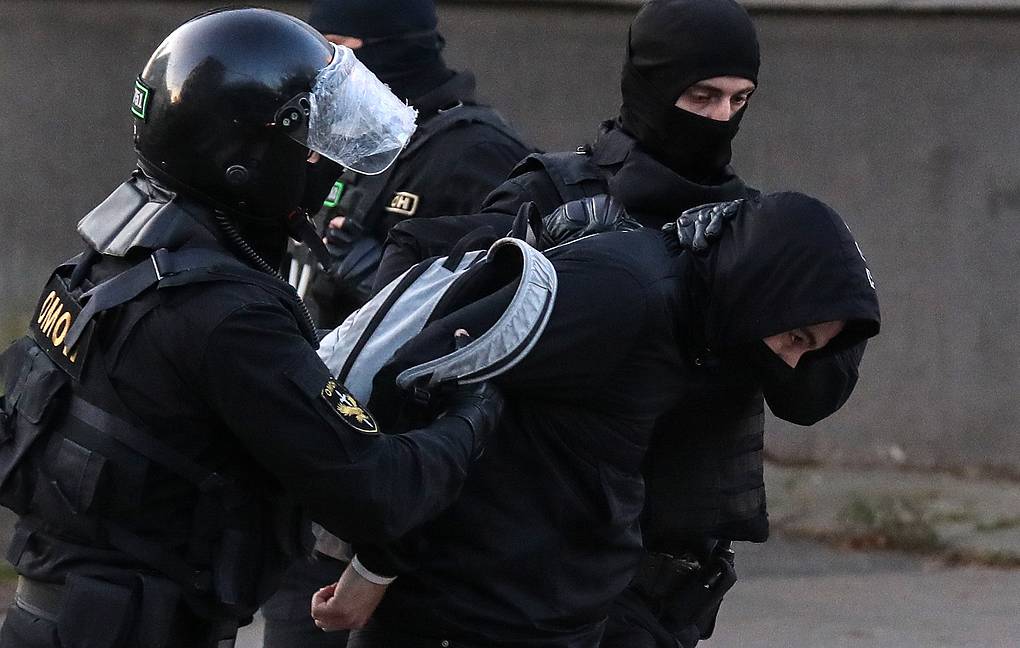Силовики начали жесткие задержания протестующих на проспекте Независимости в Минске