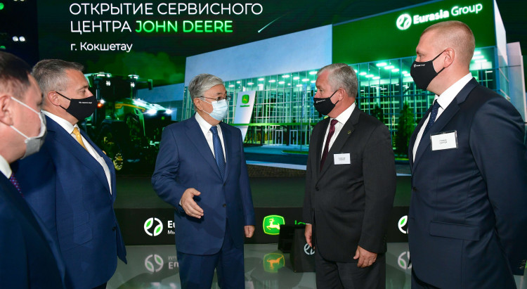 Тоқаев "Eurasia Group Kazakhstan" ЖШС-ның сервис орталығын аралап көрді  