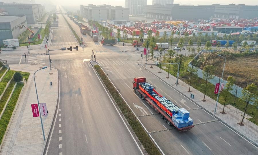 Китай и Казахстан связал новый регулярный грузовой авторейс