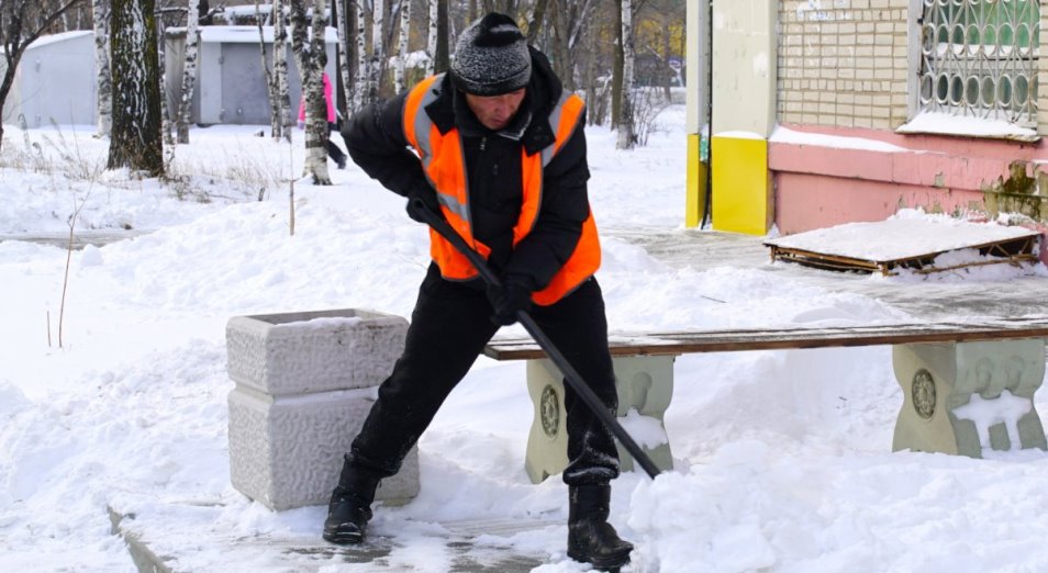 В Павлодаре предпринимателей штрафуют за неуборку снега