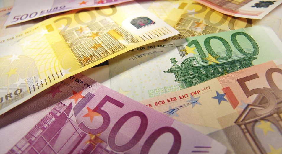 Что влияло на евро в течение года, и какой прогноз аналитики дают на 2019 год