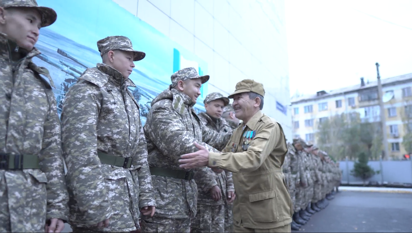 Елордада 800-ден астам азамат әскери борышын өтеуге аттанды