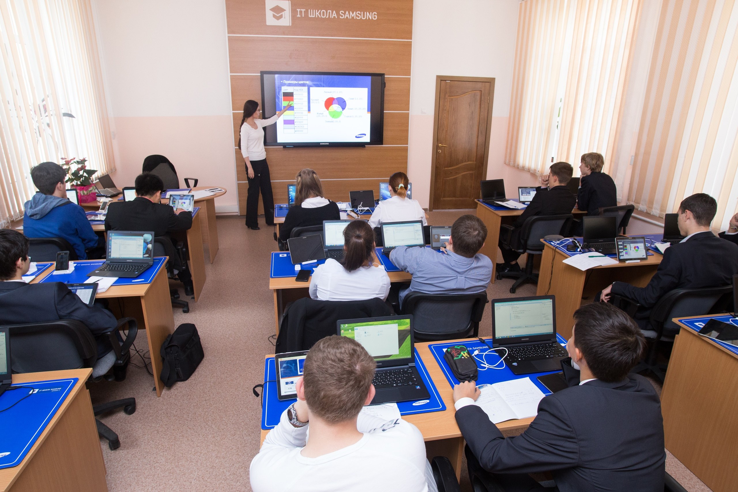 Казахстанцам предложили субсидировать обучение в частных IT-школах   