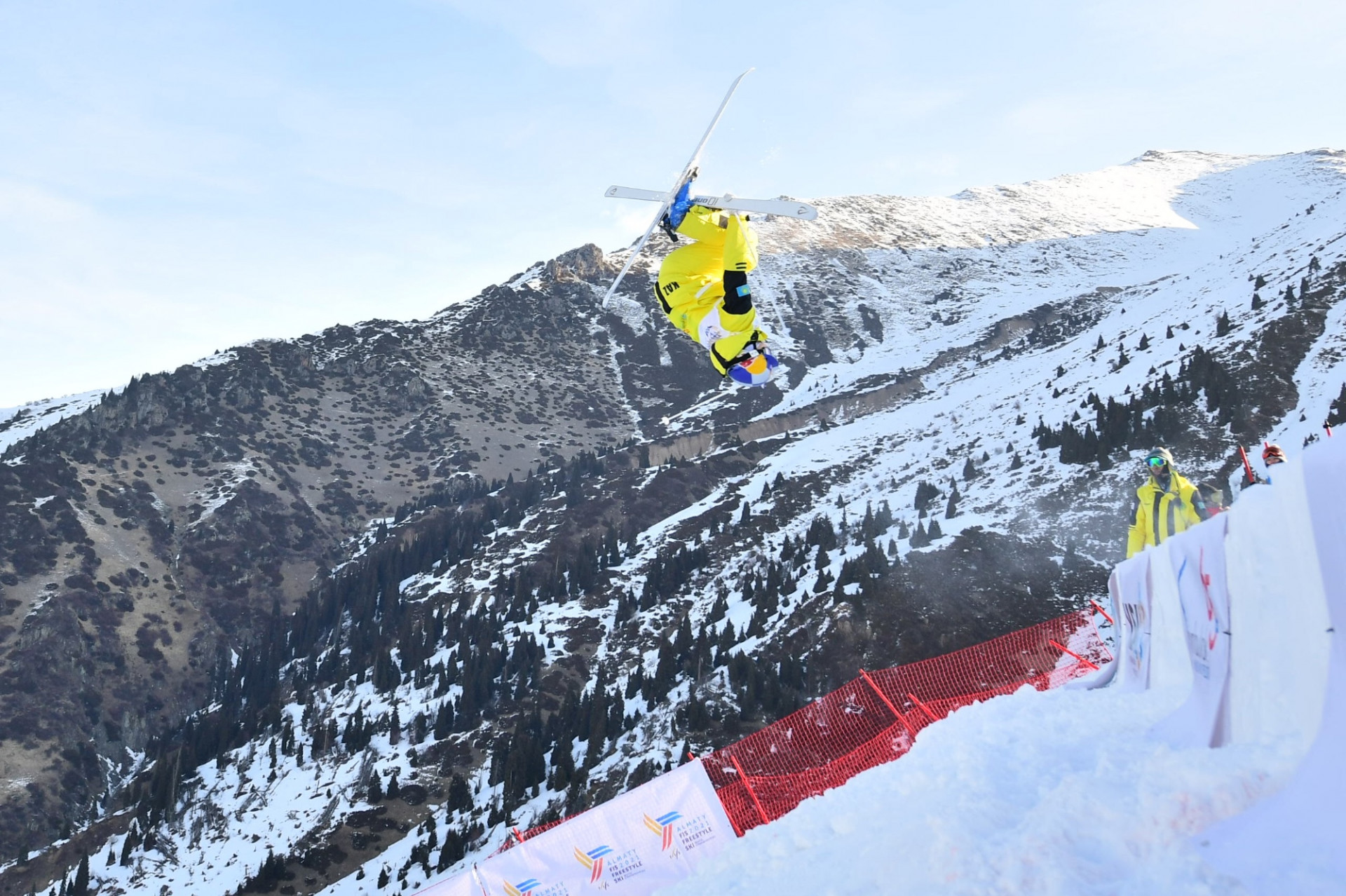 В Алматы стартовал ЧМ по фристайл-могулу  