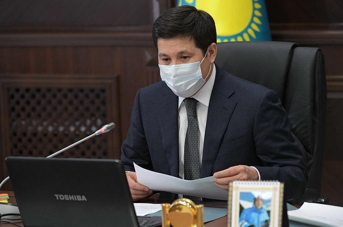 Павлодар облысының әкімі ай сайын 784 мың теңге алады 