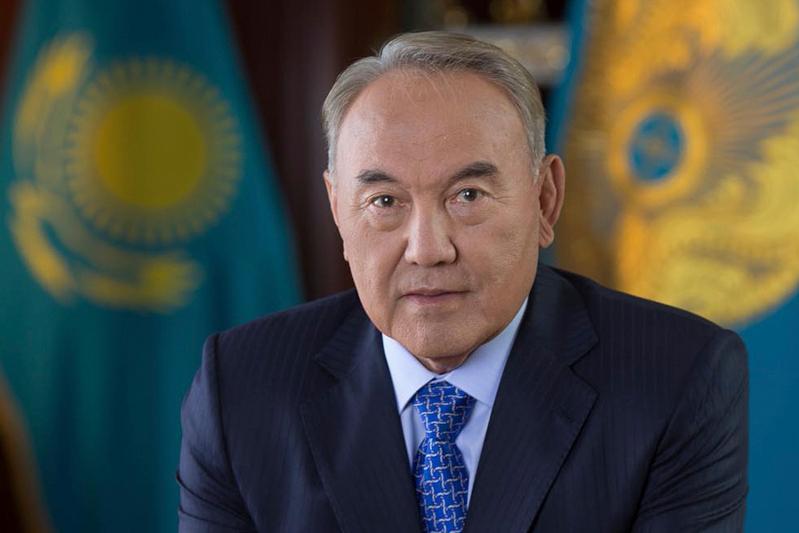 10 декабря Нурсултан Назарбаев принес присягу избранного народом первого президента страны 