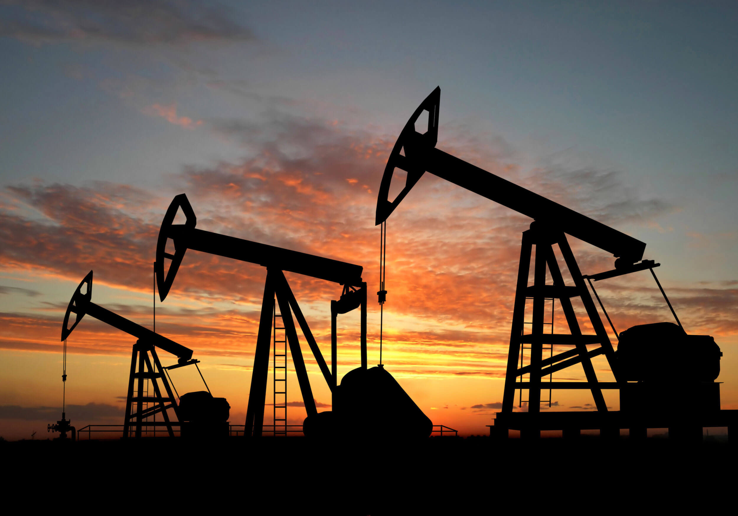 Иранские пожарные тушат возгорание на крупном нефтепроводе  