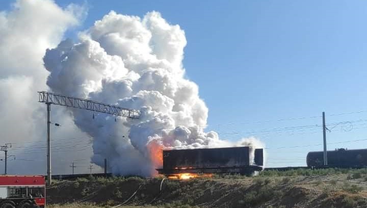 В Арыси загорелся контейнер с фосфором