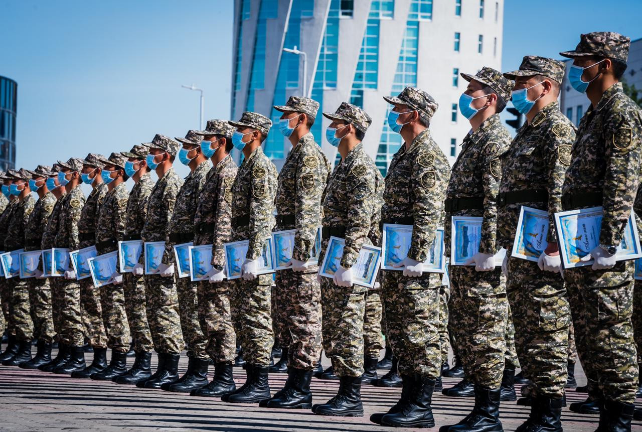 Нұр-Сұлтанда әскерге шақырылғандарға әскери атақтар берілді