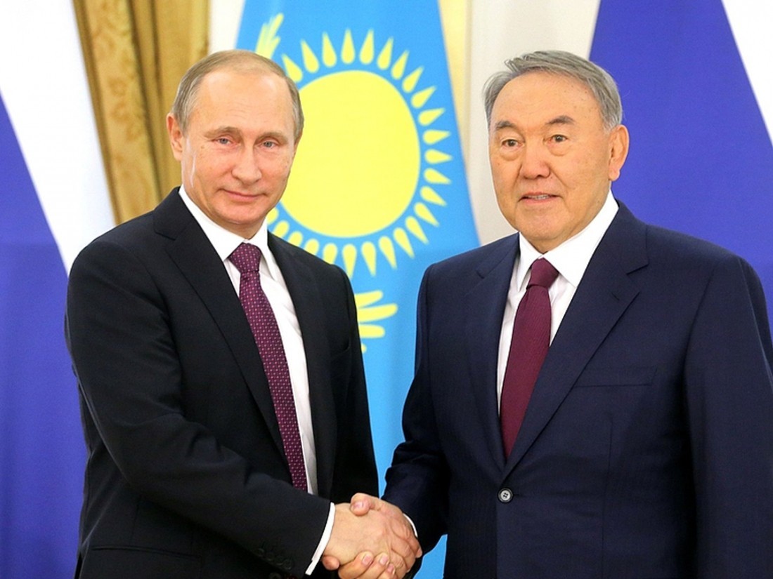 Елбасы поздравил Путина с днем рождения