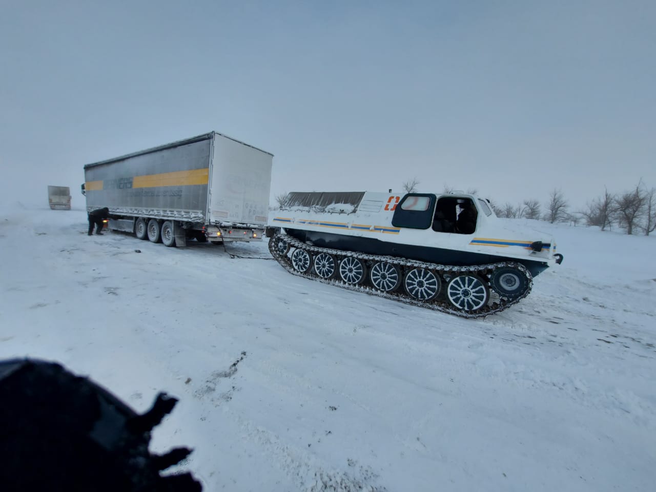 Все фуры в ЗКО вызволили из снежного плена