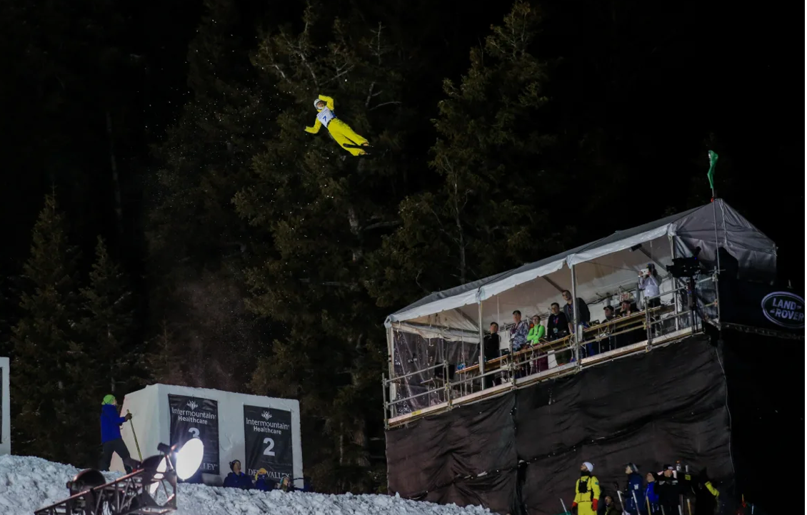 Казахстанец одержал победу на турнире по лыжной акробатике в США