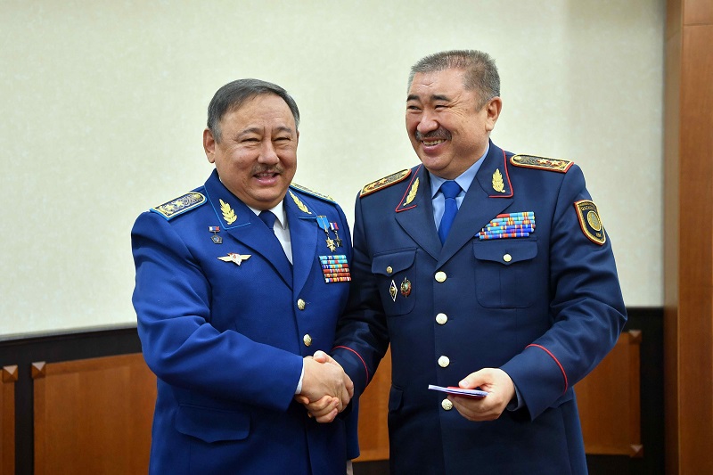 Талғат Мұсабаевқа марапат қаруы табыс етілді