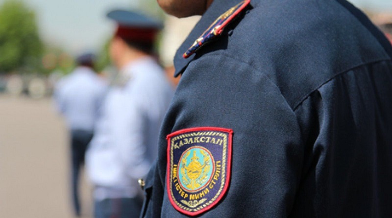 Свадебный кортеж сбил двух полицейских в Алматы  