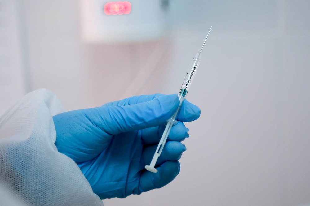 Мужчина умер после прививки вакциной Pfizer на Украине  