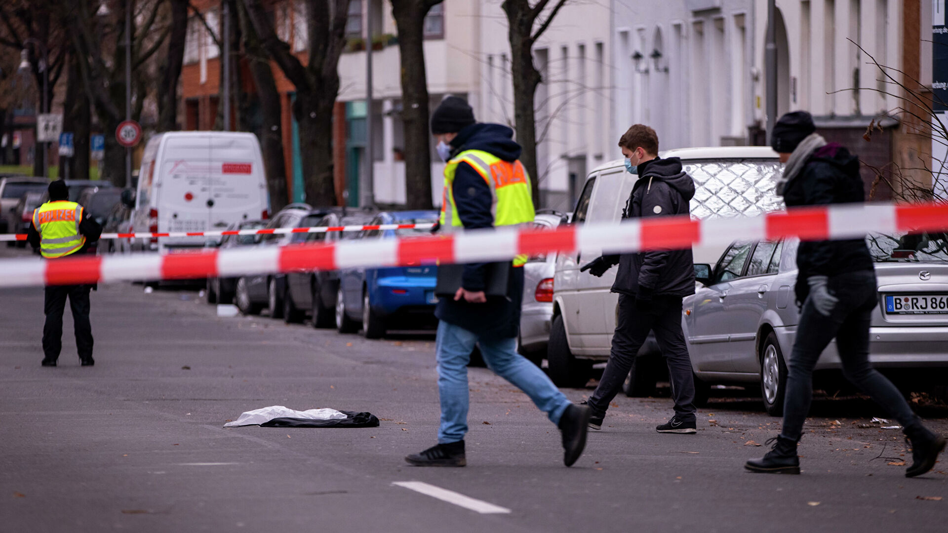 Несколько человек пострадали при стрельбе в Берлине 