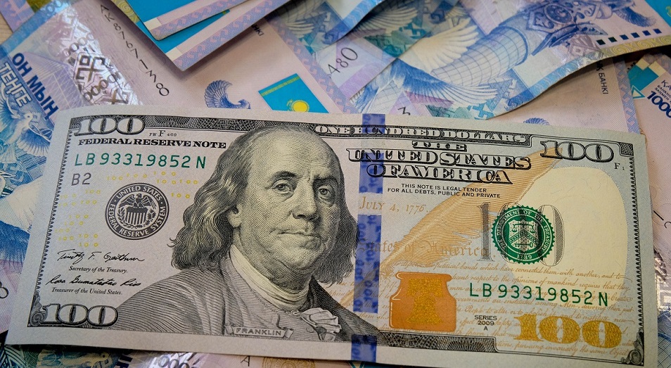 По итогам торгов на KASE стал известен курс доллара на выходные  