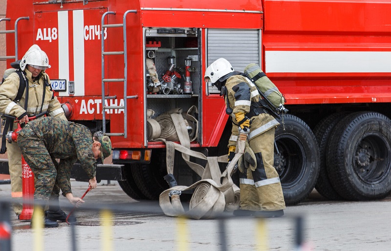 В Нур-Султане назвали причину пожара в "Британском квартале"   