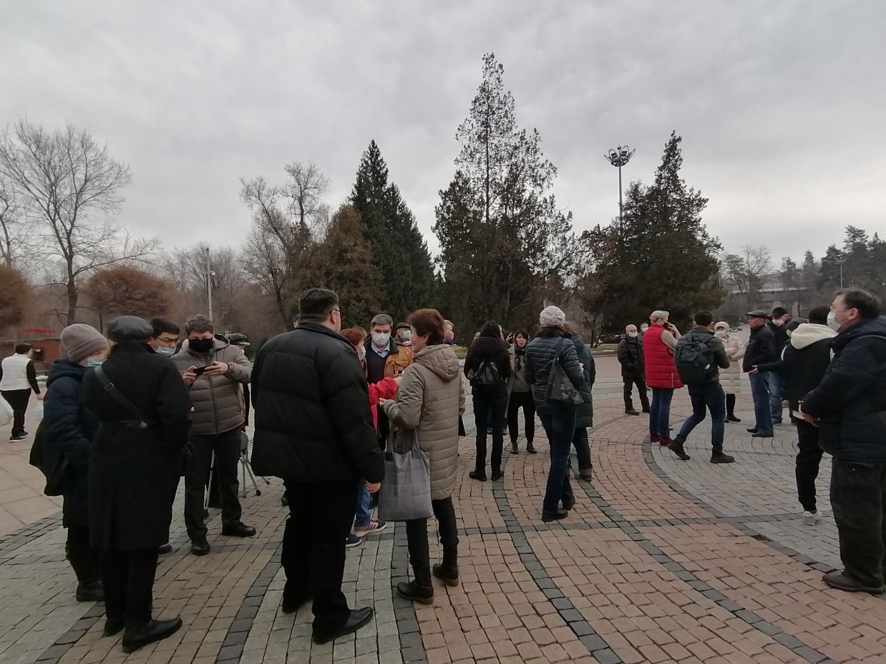 Алматинцы против строительства общежития в парке Горького