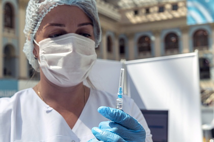 Франция Ресей мен Қытай вакциналарын мойындамауға үндеді